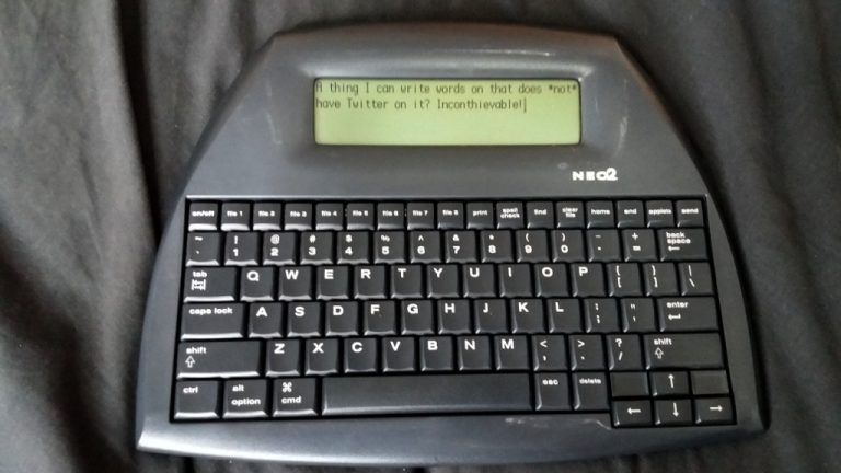 The AlphaSmart Neo 2 Keyboard — For Writing Without Twitter – Attack Of ...